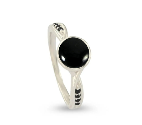 Round ring setting black